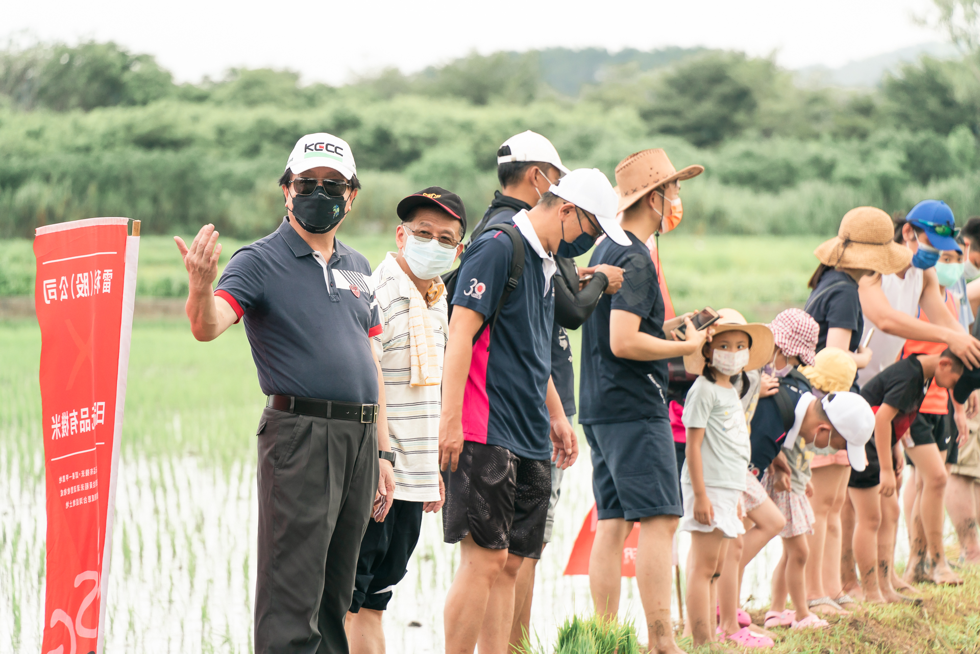 皓橘專業攝影團隊在高雄美濃拍攝雷科科技公司家庭日種夏耕一畝田之活動紀錄畫面，歡迎洽詢相關活動攝影報價