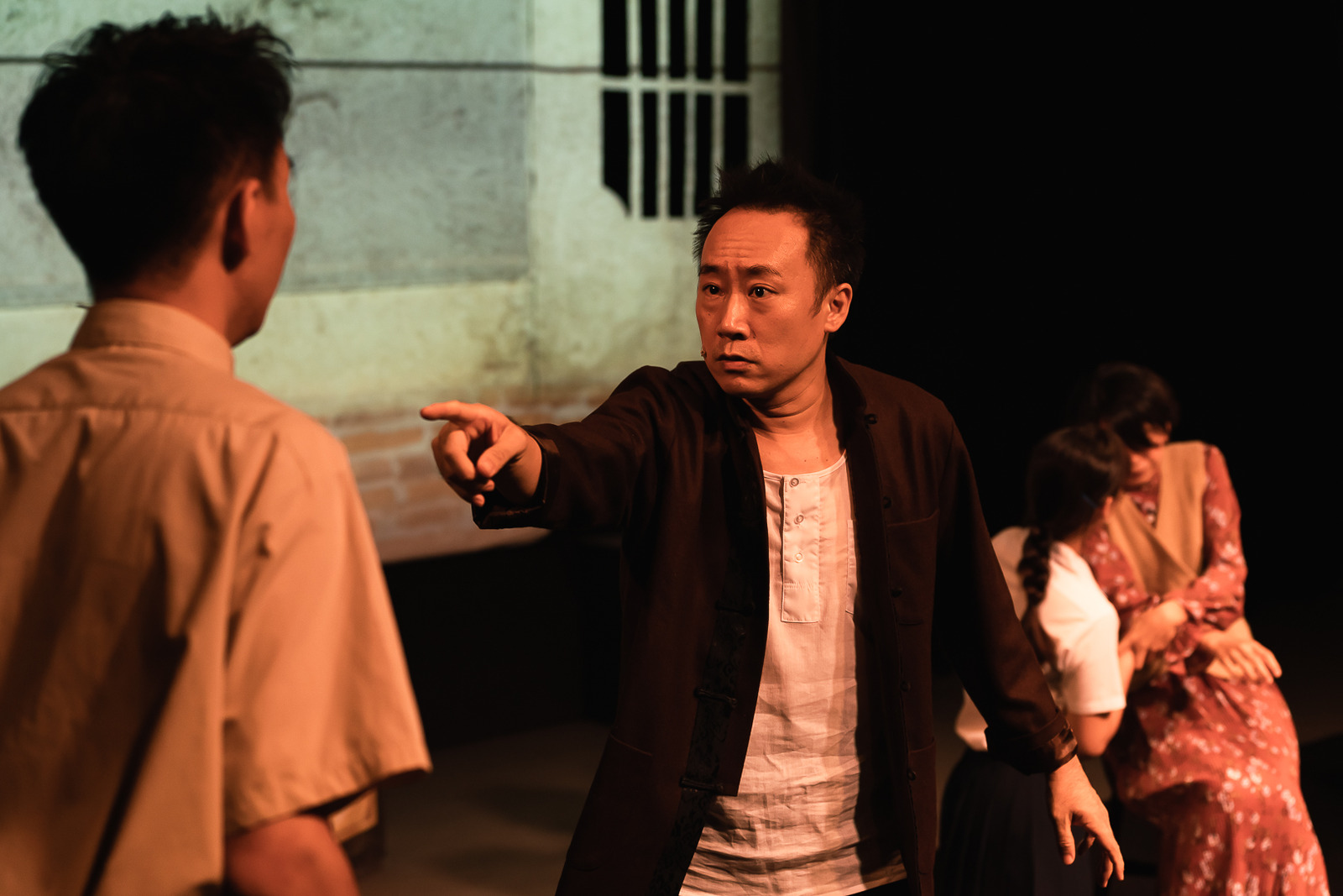 專業攝影團隊皓橘攝影在高雄市皮影戲館拍攝響座劇場的演出光之路活動記錄，詢問活動攝影報價