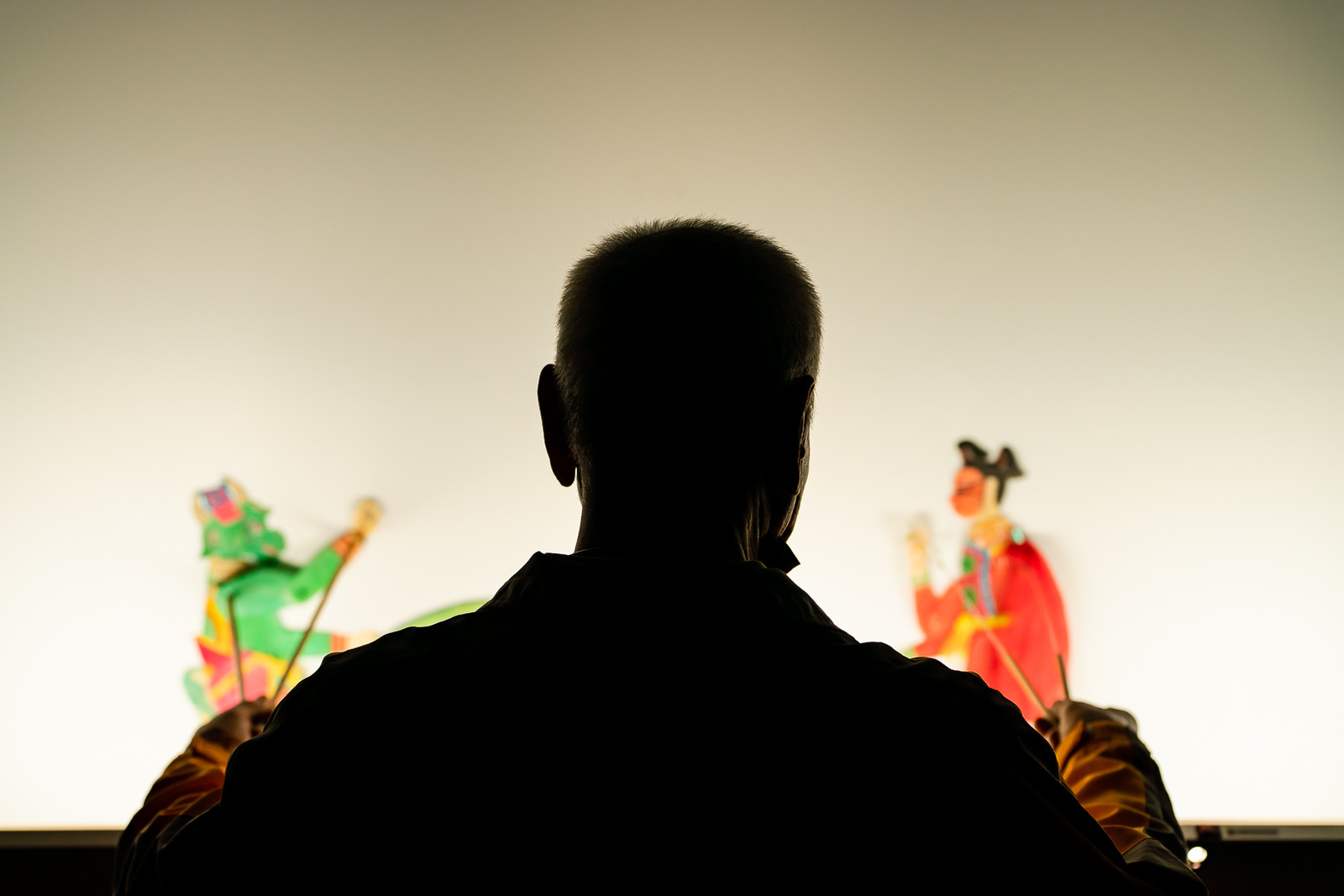 專業攝影團隊皓橘攝影在高雄市皮影戲館拍攝響座劇場的演出光之路活動記錄，詢問活動攝影報價
