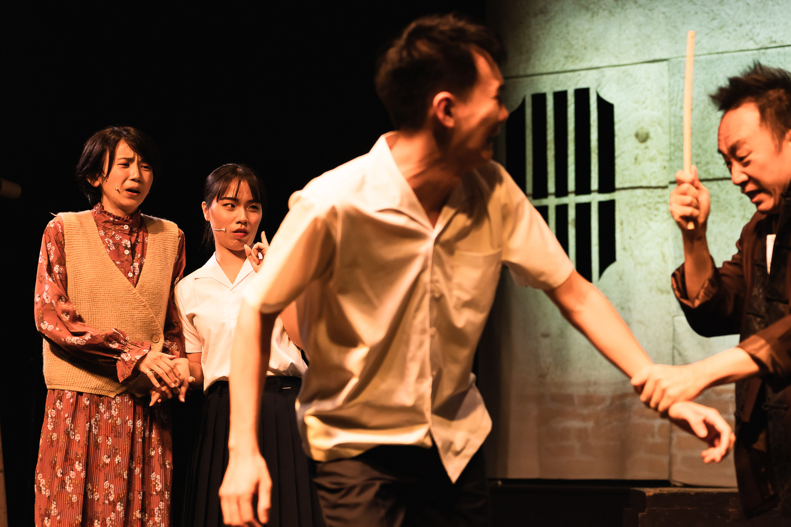 專業攝影團隊皓橘攝影在高雄市皮影戲館拍攝響座劇場的演出光之路活動記錄，詢問活動攝影報價