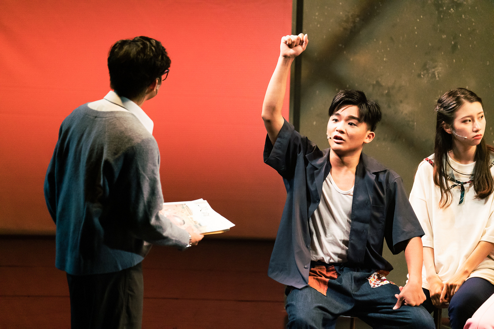 專業攝影團隊皓橘攝影在駁二正港小劇場拍攝國立中山大學劇場藝術學系年度製作的來自山中的聲音活動記錄，詢問活動攝影報價