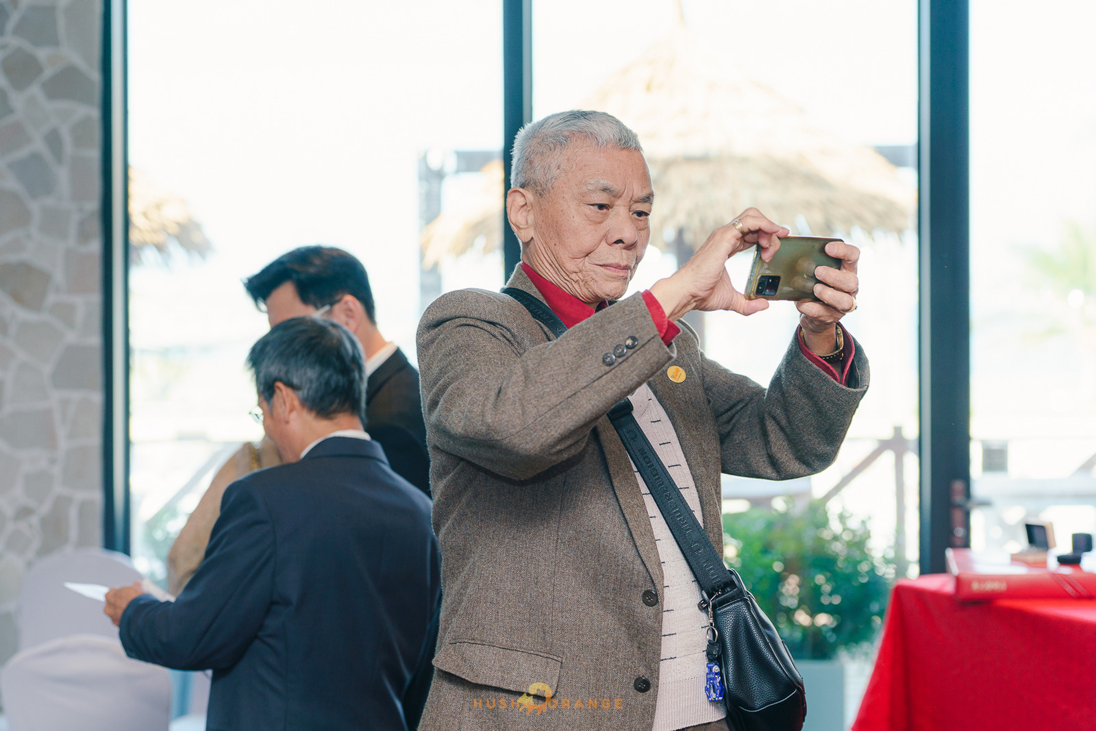 皓橘專業攝影團隊在高雄西灣會館拍攝新人婚禮之活動紀錄畫面，歡迎洽詢相關活動攝影報價