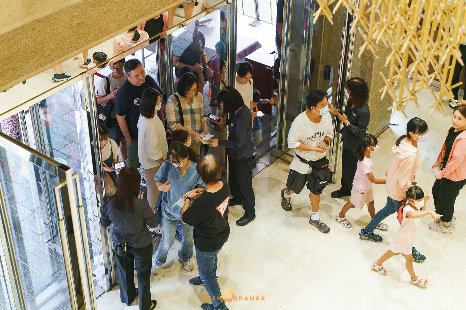 專業攝影團隊皓橘攝影在桃園展演中心拍攝桃園市立交響管樂團及萬花筒劇團的演出小王子歷險記活動記錄，詢問活動攝影報價