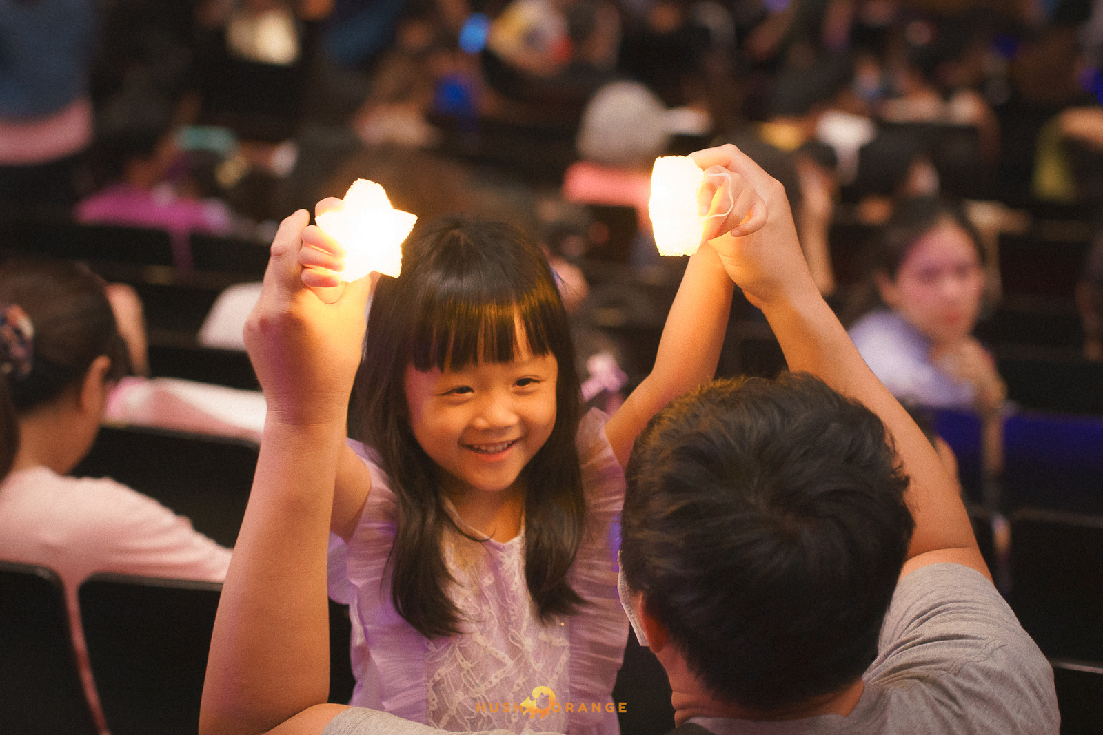 專業攝影團隊皓橘攝影在桃園展演中心拍攝桃園市立交響管樂團及萬花筒劇團的演出小王子歷險記活動記錄，詢問活動攝影報價