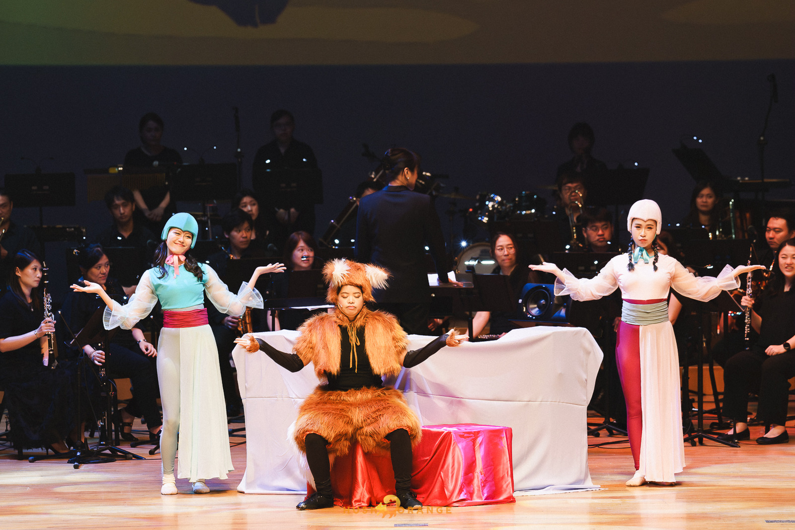 專業攝影團隊皓橘攝影在桃園展演中心拍攝桃園市立交響管樂團及萬花筒劇團的演出小王子歷險記活動記錄，詢問活動攝影報價