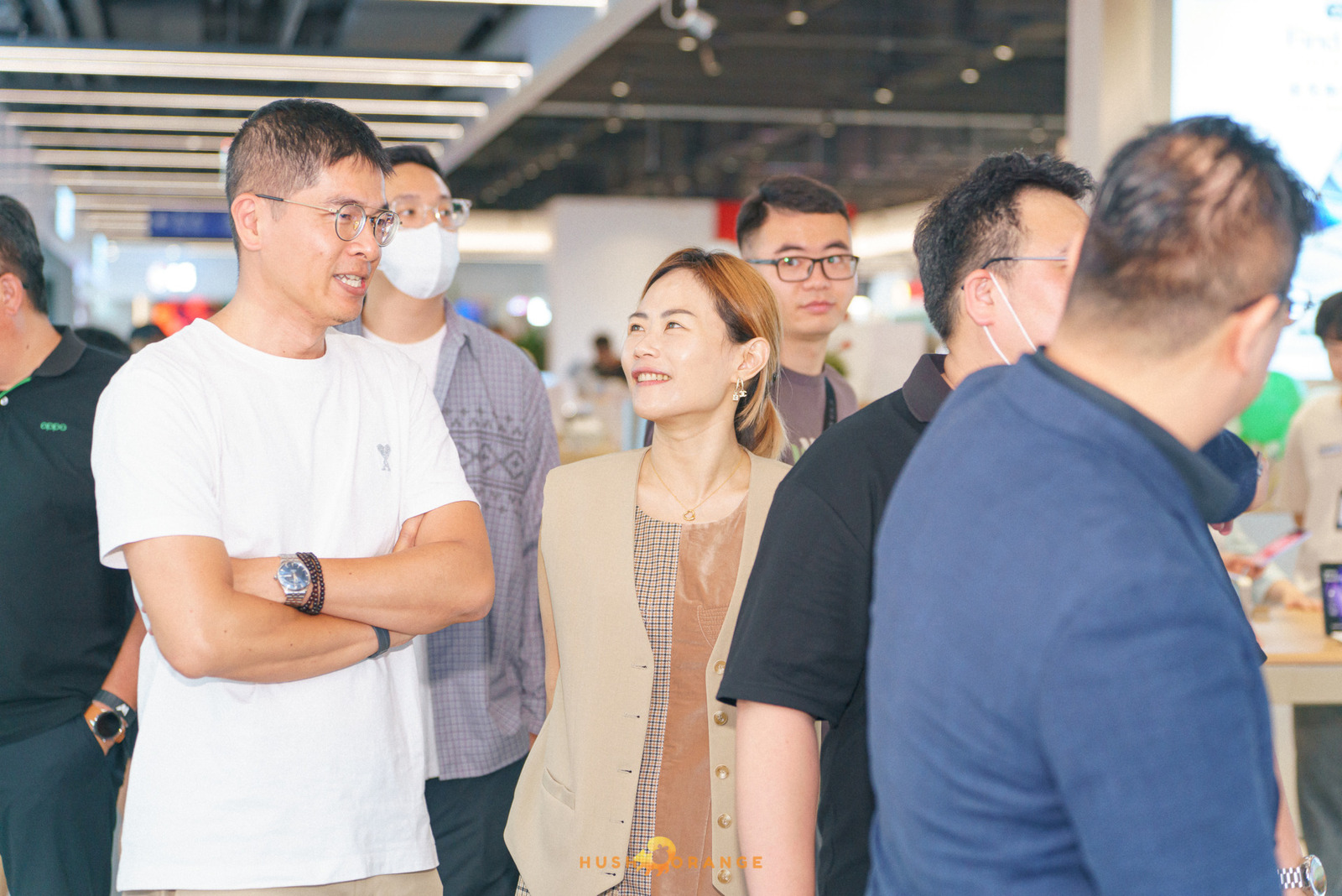 專業攝影團隊皓橘攝影在高雄鳳山Nova店拍攝開幕式剪彩儀式活動記錄的畫面，詢問活動攝影報價