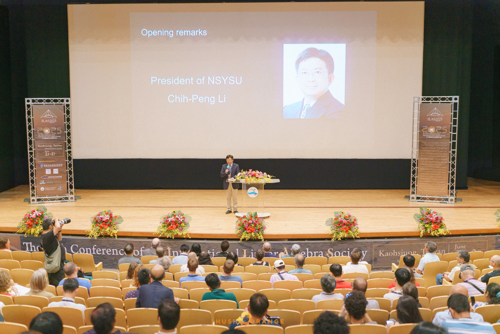 專業攝影團隊皓橘攝影在中山大學拍攝 2025 國際線性代數年會之活動紀錄畫面，歡迎洽詢相關活動攝影報價