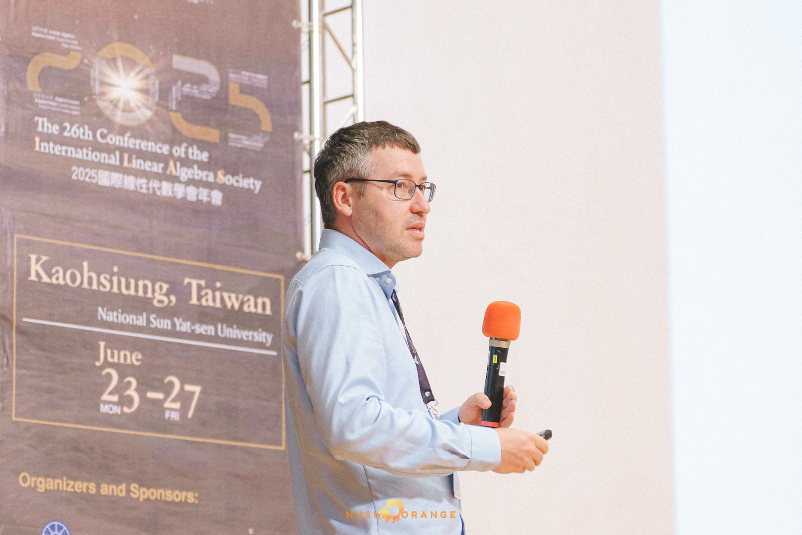專業攝影團隊皓橘攝影在中山大學拍攝 2025 國際線性代數年會之活動紀錄畫面，歡迎洽詢相關活動攝影報價