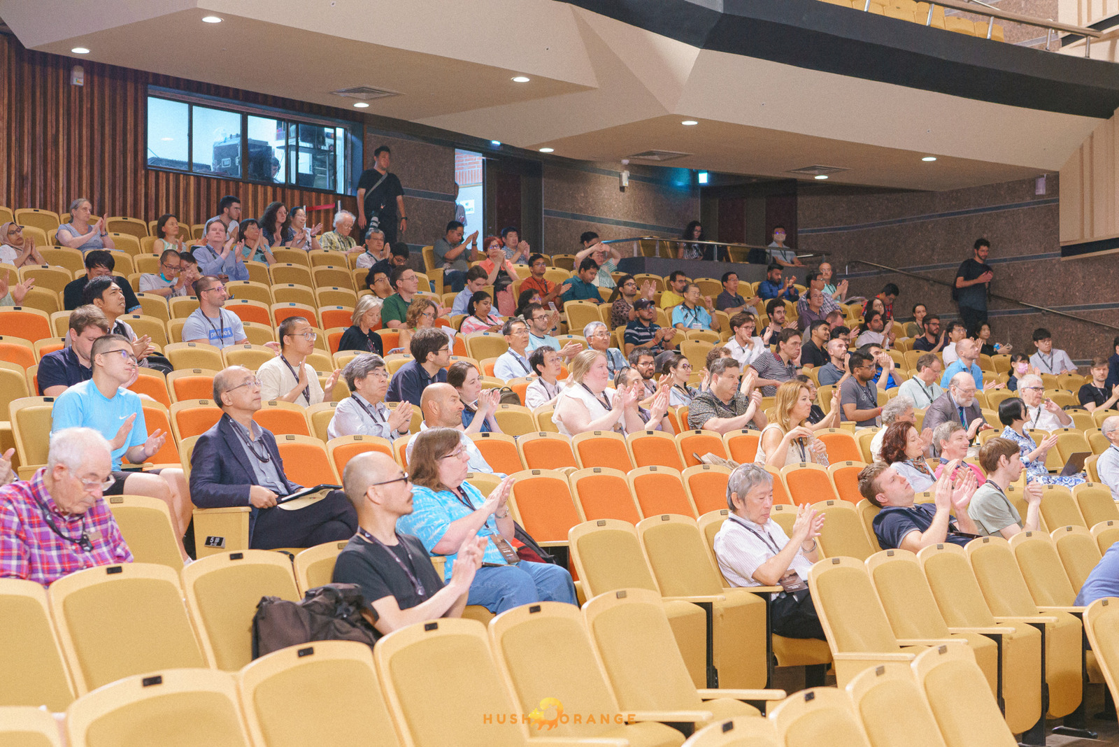 專業攝影團隊皓橘攝影在中山大學拍攝 2025 國際線性代數年會之活動紀錄畫面，歡迎洽詢相關活動攝影報價