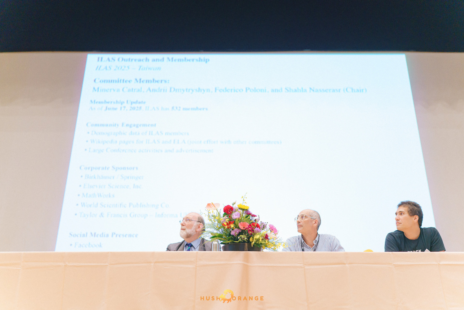 專業攝影團隊皓橘攝影在中山大學拍攝 2025 國際線性代數年會之活動紀錄畫面，歡迎洽詢相關活動攝影報價