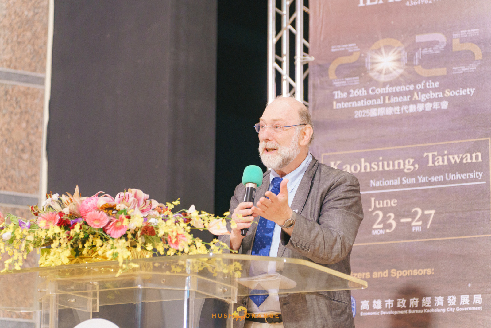 專業攝影團隊皓橘攝影在中山大學拍攝 2025 國際線性代數年會之活動紀錄畫面，歡迎洽詢相關活動攝影報價