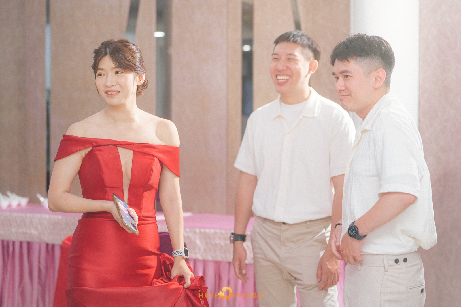 皓橘專業攝影團隊在屏東阿菊食堂拍攝新人婚禮之活動紀錄畫面，捕捉下新人間及家人間珍貴的瞬間，歡迎洽詢相關活動攝影報價
