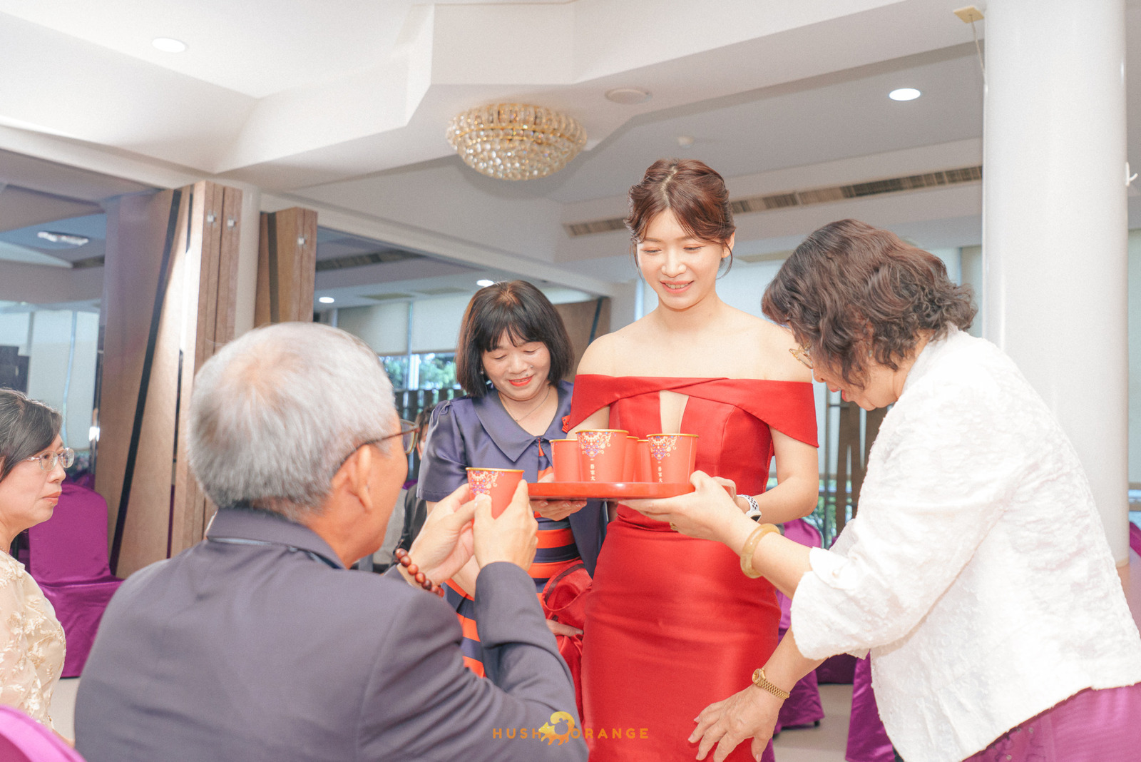 皓橘專業攝影團隊在屏東阿菊食堂拍攝新人婚禮之活動紀錄畫面，捕捉下新人間及家人間珍貴的瞬間，歡迎洽詢相關活動攝影報價