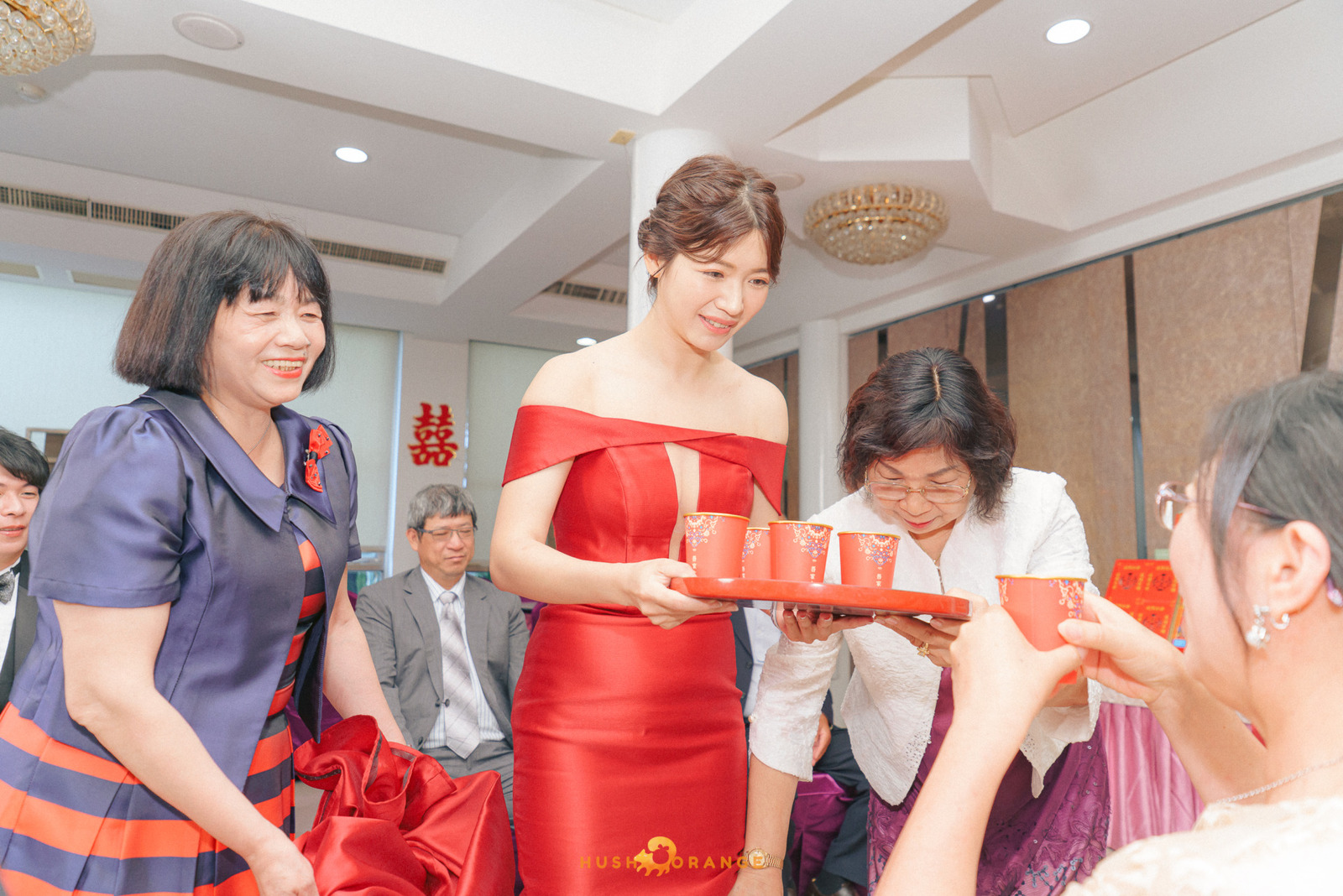 皓橘專業攝影團隊在屏東阿菊食堂拍攝新人婚禮之活動紀錄畫面，捕捉下新人間及家人間珍貴的瞬間，歡迎洽詢相關活動攝影報價