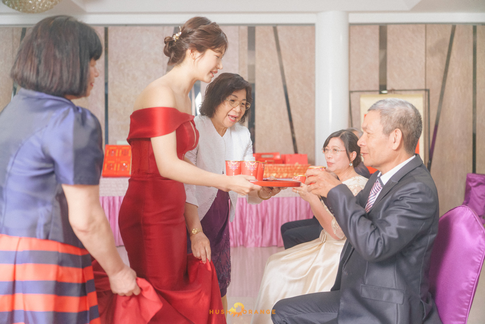 皓橘專業攝影團隊在屏東阿菊食堂拍攝新人婚禮之活動紀錄畫面，捕捉下新人間及家人間珍貴的瞬間，歡迎洽詢相關活動攝影報價