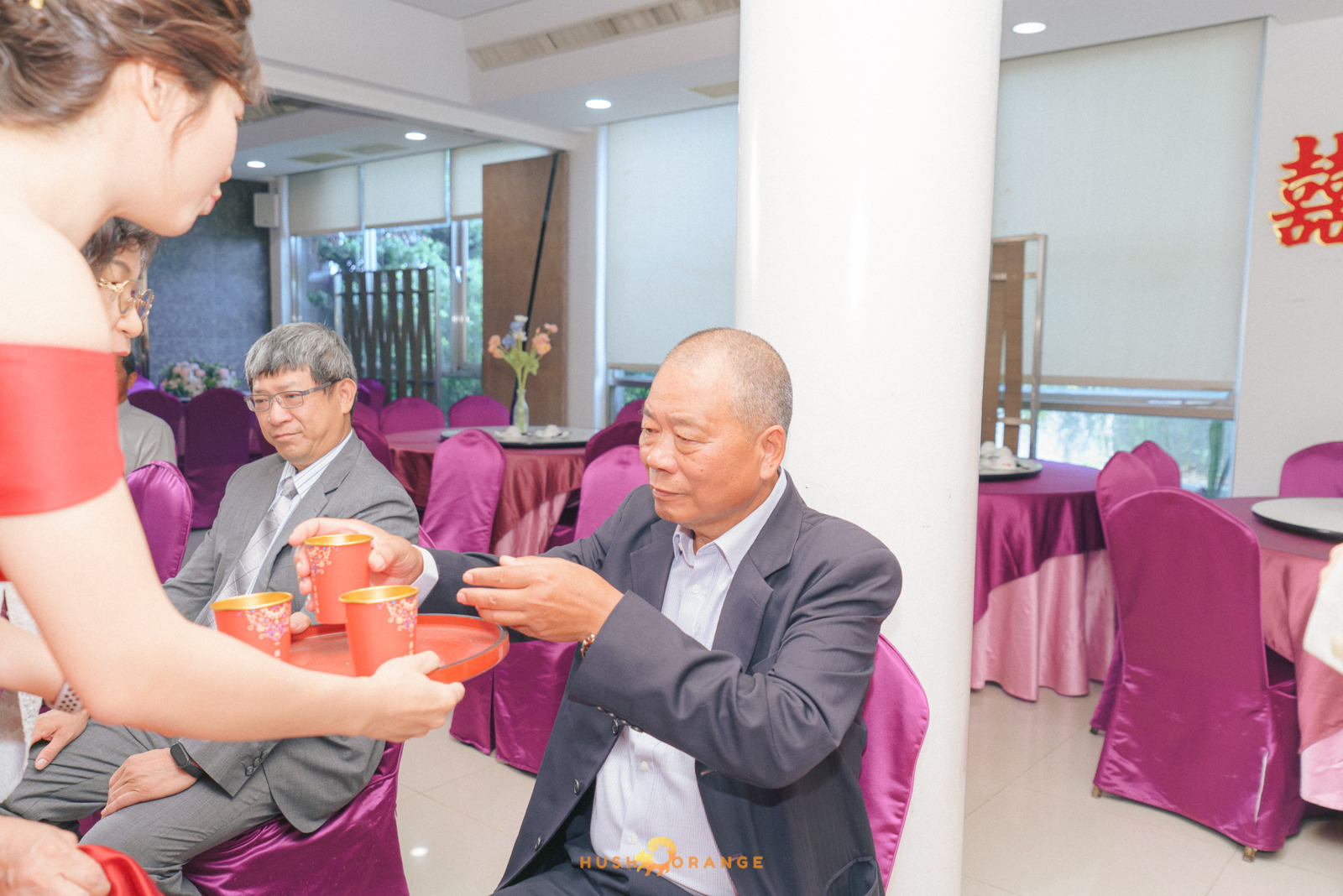 皓橘專業攝影團隊在屏東阿菊食堂拍攝新人婚禮之活動紀錄畫面，捕捉下新人間及家人間珍貴的瞬間，歡迎洽詢相關活動攝影報價