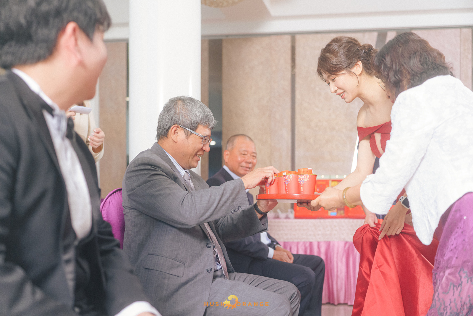 皓橘專業攝影團隊在屏東阿菊食堂拍攝新人婚禮之活動紀錄畫面，捕捉下新人間及家人間珍貴的瞬間，歡迎洽詢相關活動攝影報價