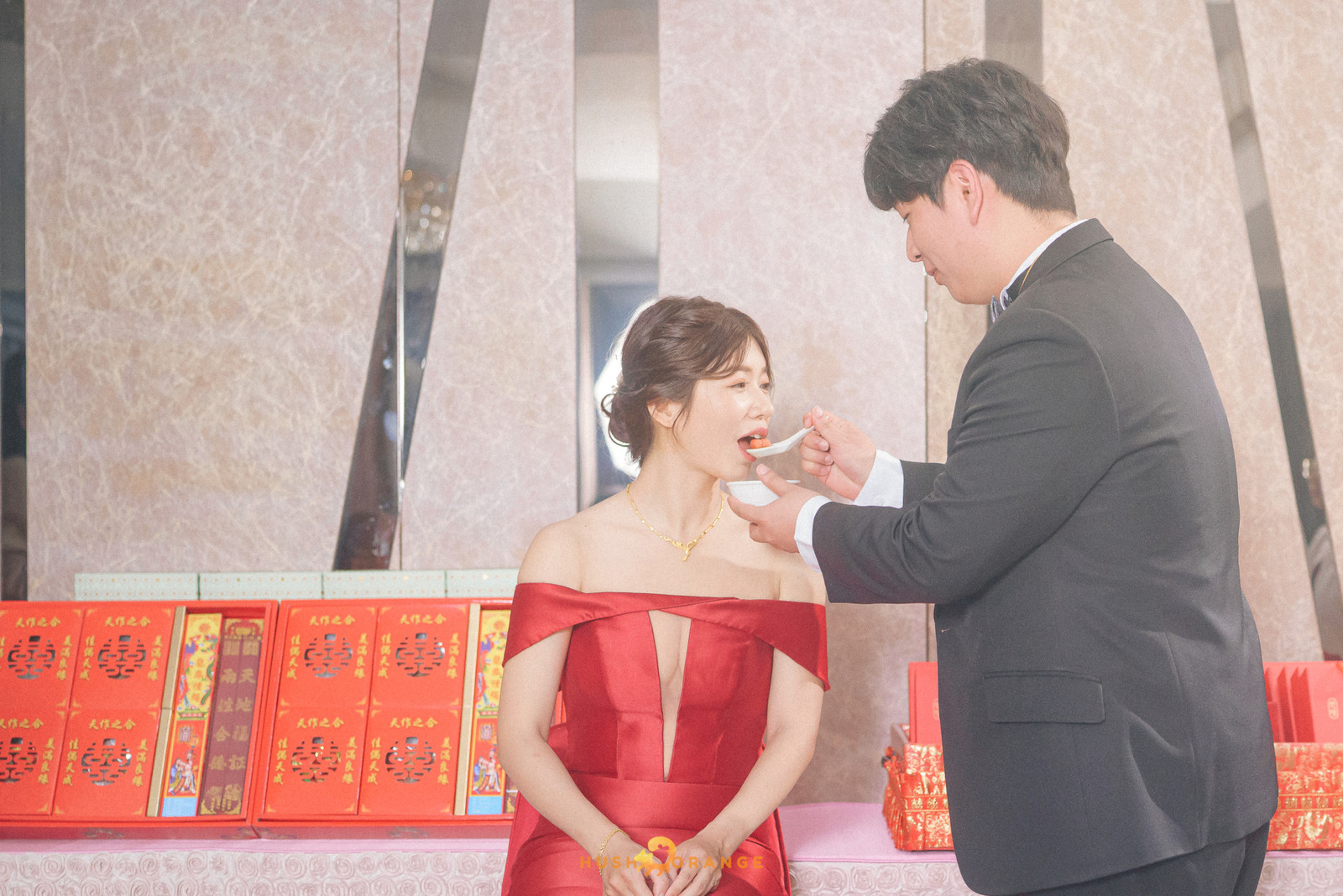 皓橘專業攝影團隊在屏東阿菊食堂拍攝新人婚禮之活動紀錄畫面，捕捉下新人間及家人間珍貴的瞬間，歡迎洽詢相關活動攝影報價