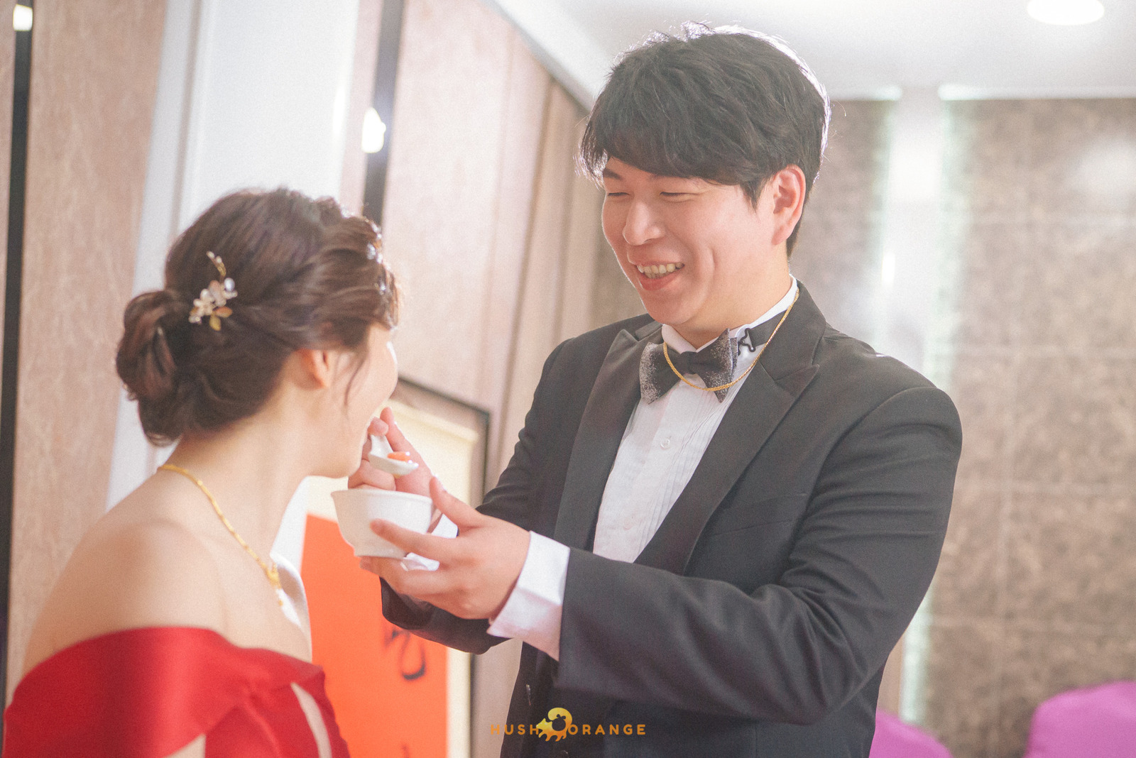 皓橘專業攝影團隊在屏東阿菊食堂拍攝新人婚禮之活動紀錄畫面，捕捉下新人間及家人間珍貴的瞬間，歡迎洽詢相關活動攝影報價