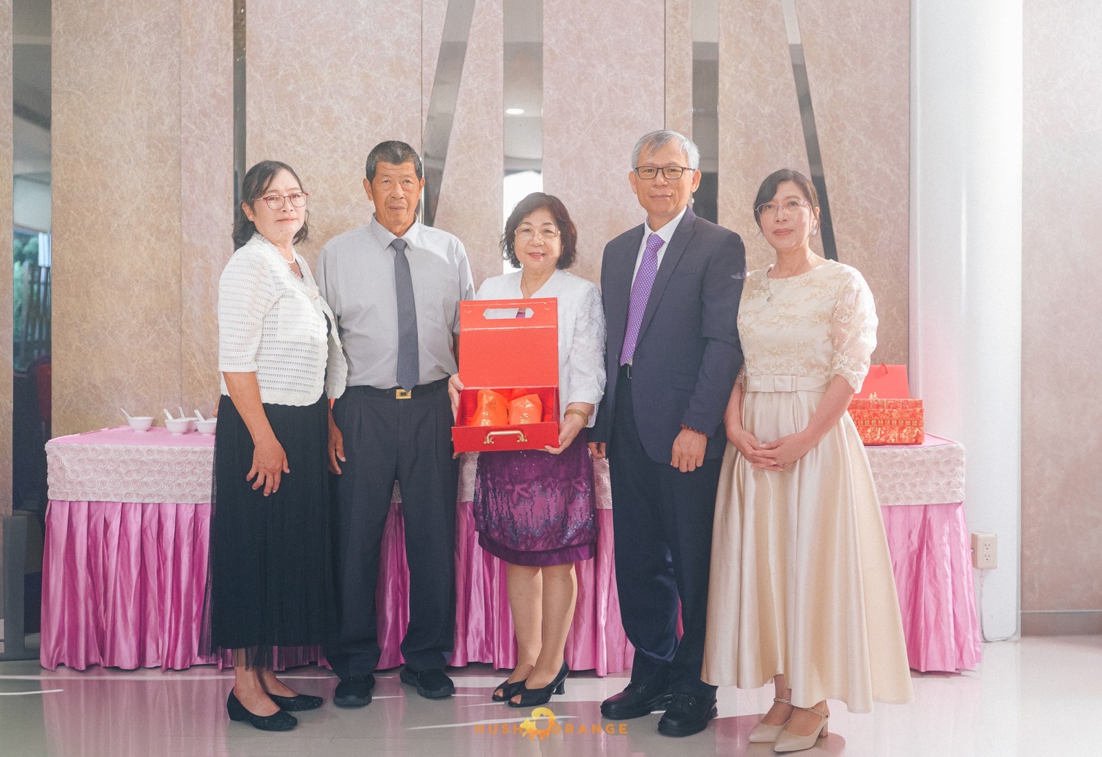 皓橘專業攝影團隊在屏東阿菊食堂拍攝新人婚禮之活動紀錄畫面，捕捉下新人間及家人間珍貴的瞬間，歡迎洽詢相關活動攝影報價