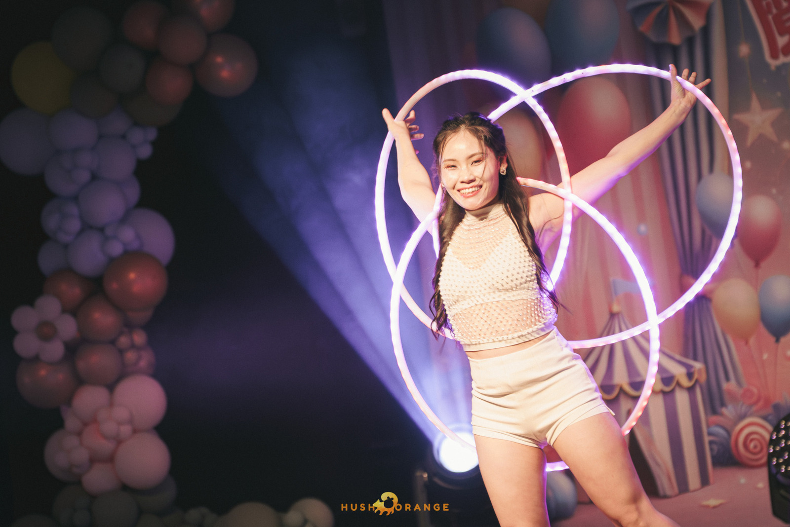 專業攝影團隊皓橘攝影在台南新化演藝廳拍攝盛保羅魔幻劇團的演出魔幻嘉年華活動記錄，詢問活動攝影報價