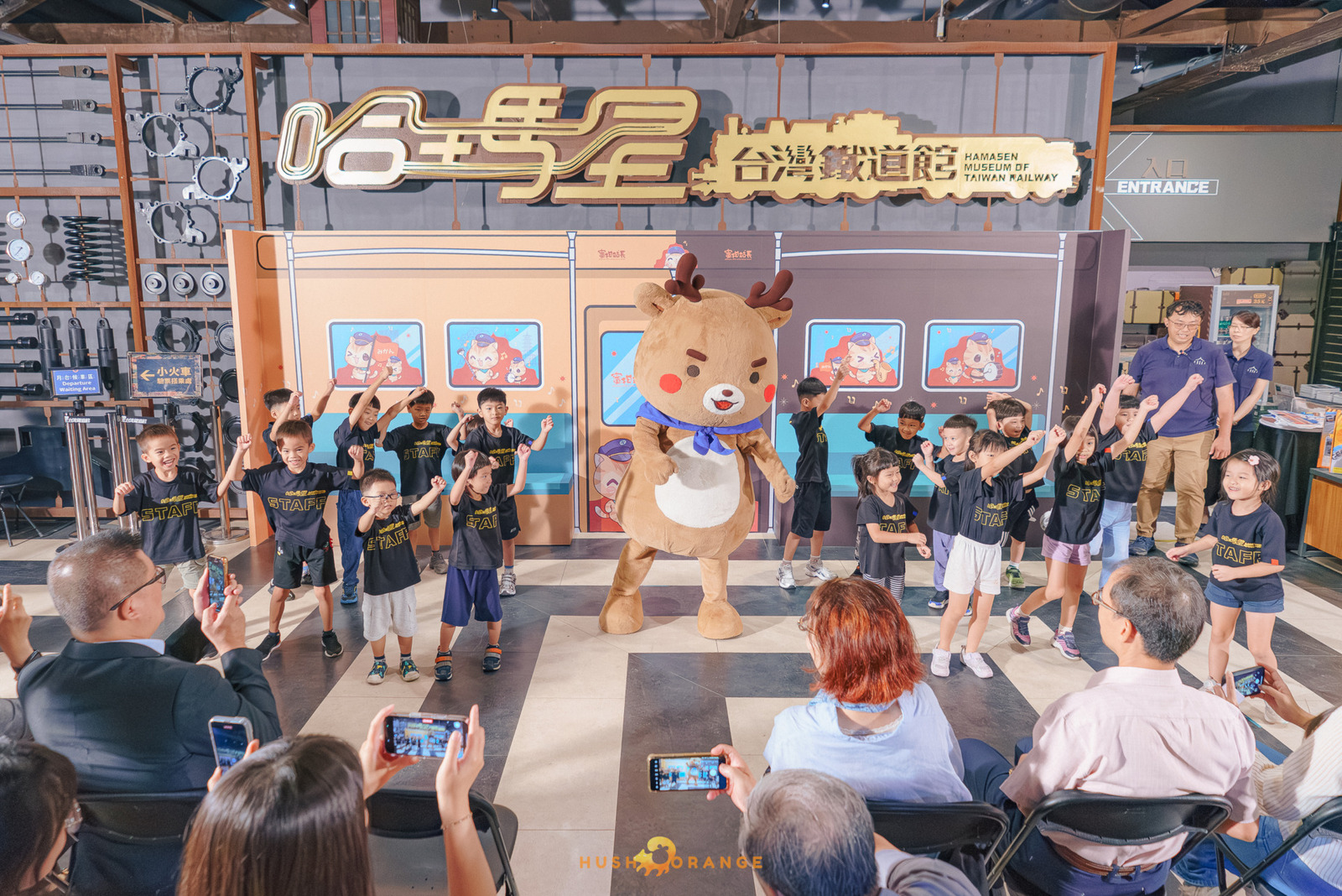 專業攝影團隊皓橘攝影在駁二哈瑪星鐵道館拍攝鐵道館開幕式活動記錄，詢問活動攝影報價