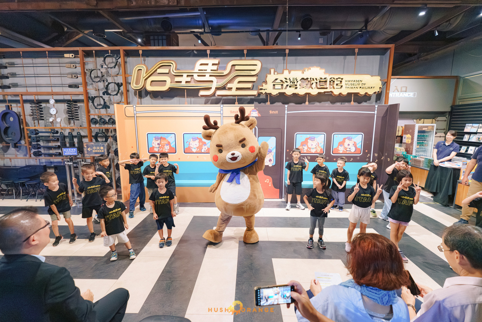 專業攝影團隊皓橘攝影在駁二哈瑪星鐵道館拍攝鐵道館開幕式活動記錄，詢問活動攝影報價