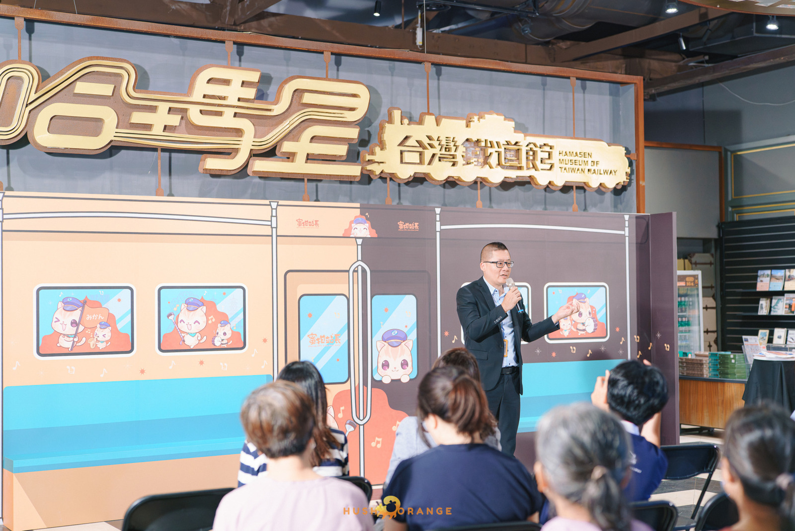 專業攝影團隊皓橘攝影在駁二哈瑪星鐵道館拍攝鐵道館開幕式活動記錄，詢問活動攝影報價