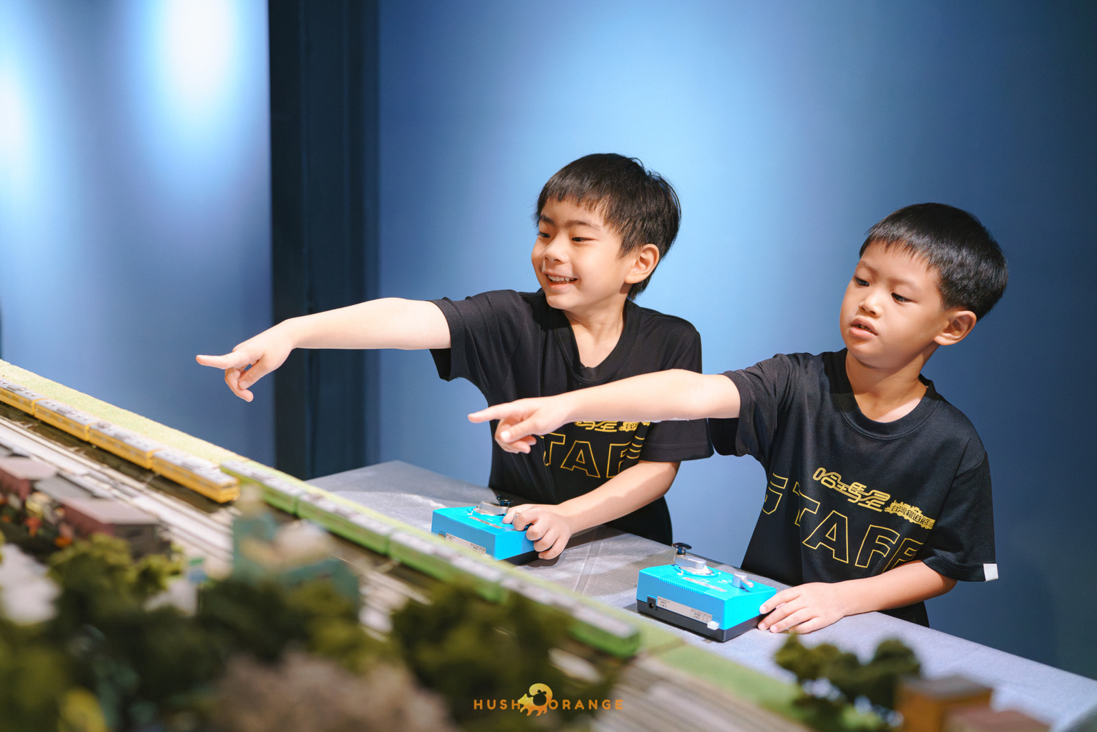 專業攝影團隊皓橘攝影在駁二哈瑪星鐵道館拍攝鐵道館開幕式活動記錄，詢問活動攝影報價