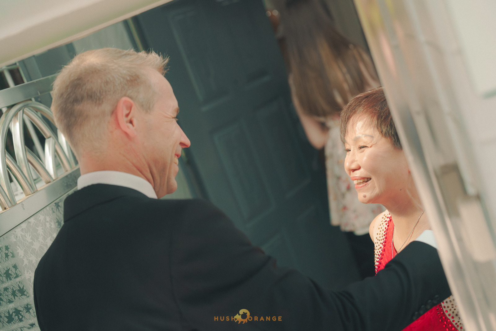 皓橘專業攝影團隊在高雄老新台菜十全店拍攝新人婚禮之活動紀錄畫面，捕捉跨國婚姻的美麗瞬間，歡迎洽詢相關活動攝影報價