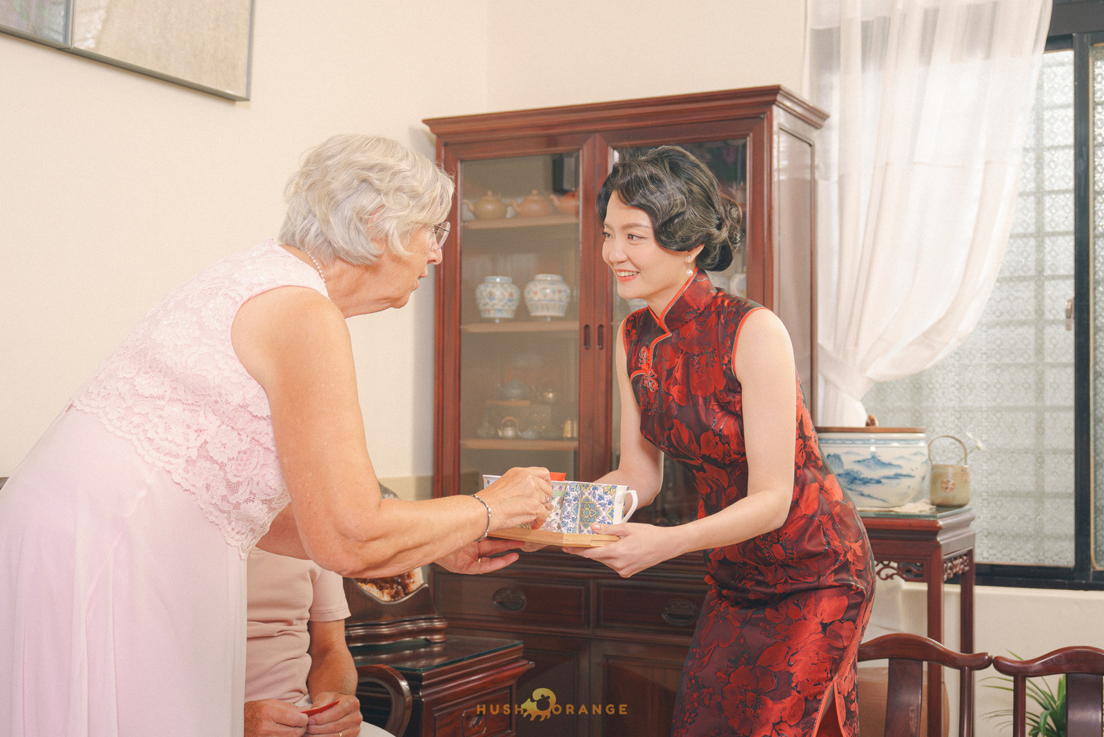皓橘專業攝影團隊在高雄老新台菜十全店拍攝新人婚禮之活動紀錄畫面，捕捉跨國婚姻的美麗瞬間，歡迎洽詢相關活動攝影報價