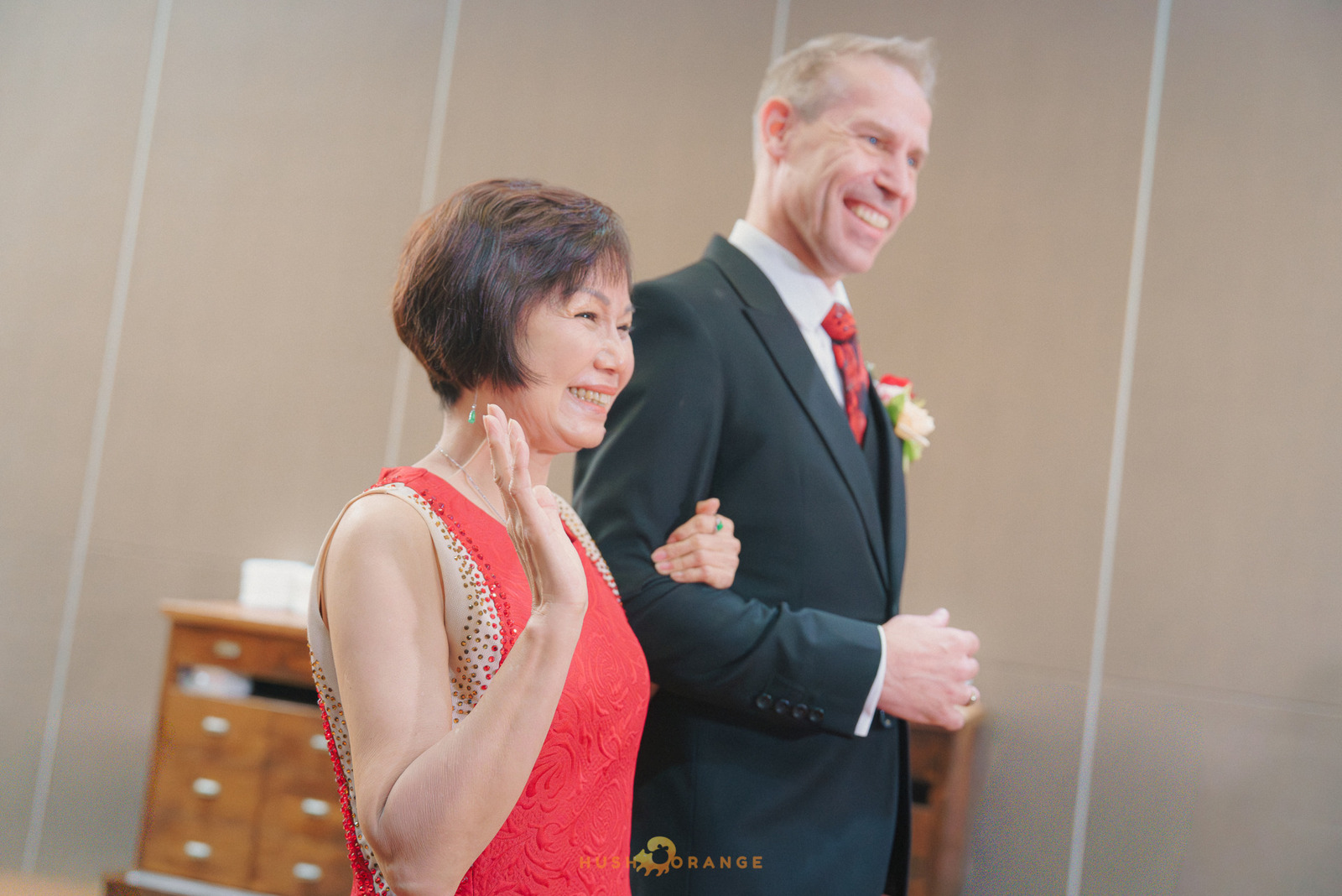 皓橘專業攝影團隊在高雄老新台菜十全店拍攝新人婚禮之活動紀錄畫面，捕捉跨國婚姻的美麗瞬間，歡迎洽詢相關活動攝影報價