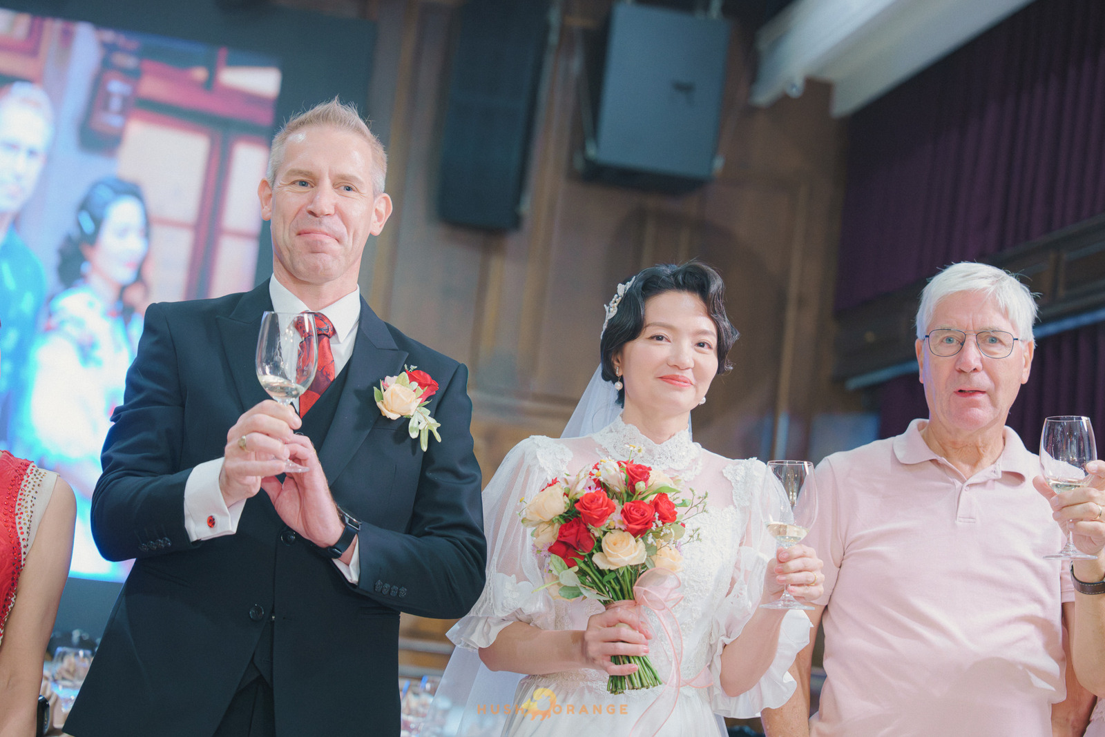 皓橘專業攝影團隊在高雄老新台菜十全店拍攝新人婚禮之活動紀錄畫面，捕捉跨國婚姻的美麗瞬間，歡迎洽詢相關活動攝影報價