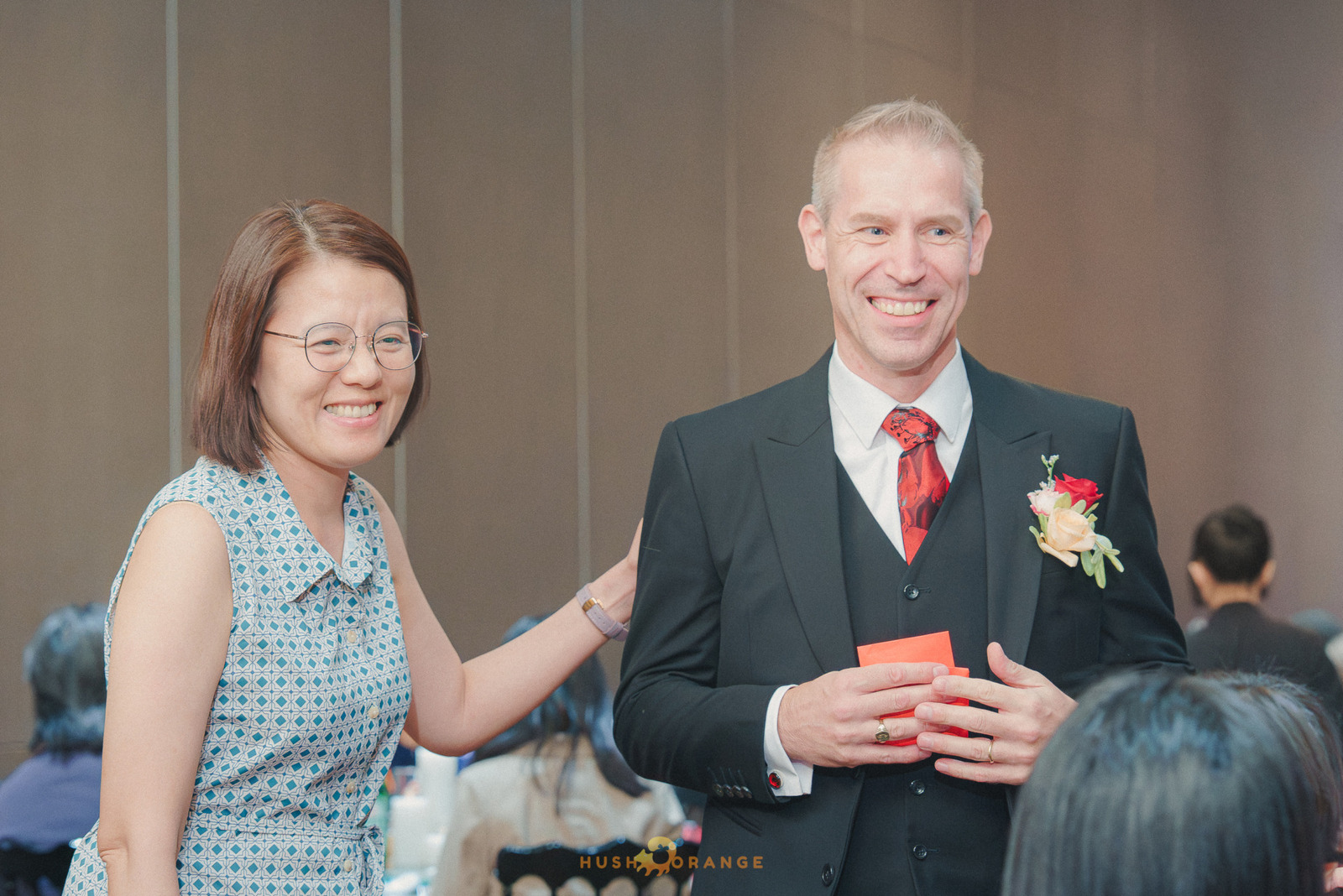 皓橘專業攝影團隊在高雄老新台菜十全店拍攝新人婚禮之活動紀錄畫面，捕捉跨國婚姻的美麗瞬間，歡迎洽詢相關活動攝影報價
