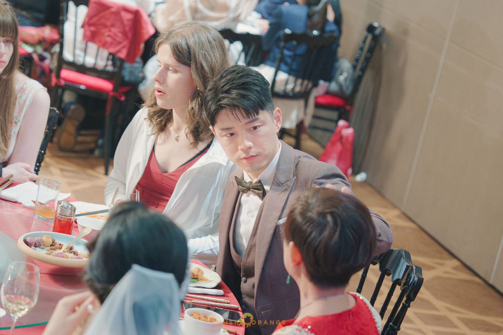皓橘專業攝影團隊在高雄老新台菜十全店拍攝新人婚禮之活動紀錄畫面，捕捉跨國婚姻的美麗瞬間，歡迎洽詢相關活動攝影報價