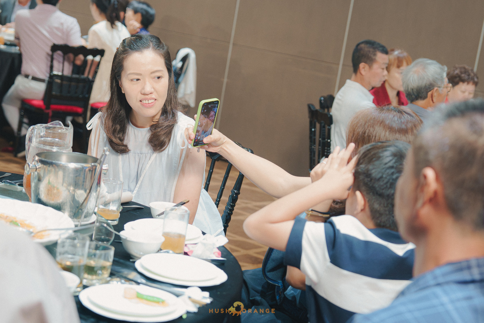 皓橘專業攝影團隊在高雄老新台菜十全店拍攝新人婚禮之活動紀錄畫面，捕捉跨國婚姻的美麗瞬間，歡迎洽詢相關活動攝影報價