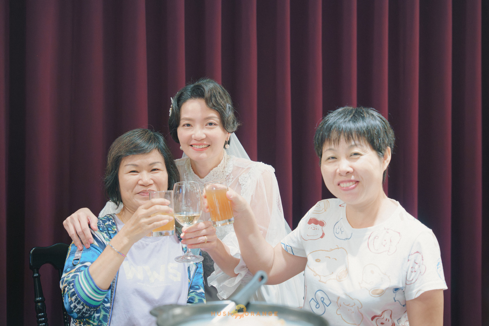 皓橘專業攝影團隊在高雄老新台菜十全店拍攝新人婚禮之活動紀錄畫面，捕捉跨國婚姻的美麗瞬間，歡迎洽詢相關活動攝影報價