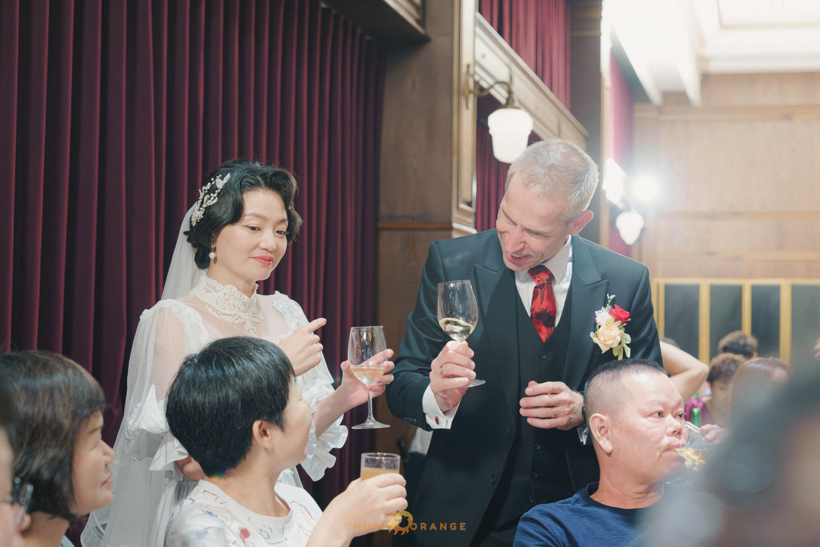 皓橘專業攝影團隊在高雄老新台菜十全店拍攝新人婚禮之活動紀錄畫面，捕捉跨國婚姻的美麗瞬間，歡迎洽詢相關活動攝影報價