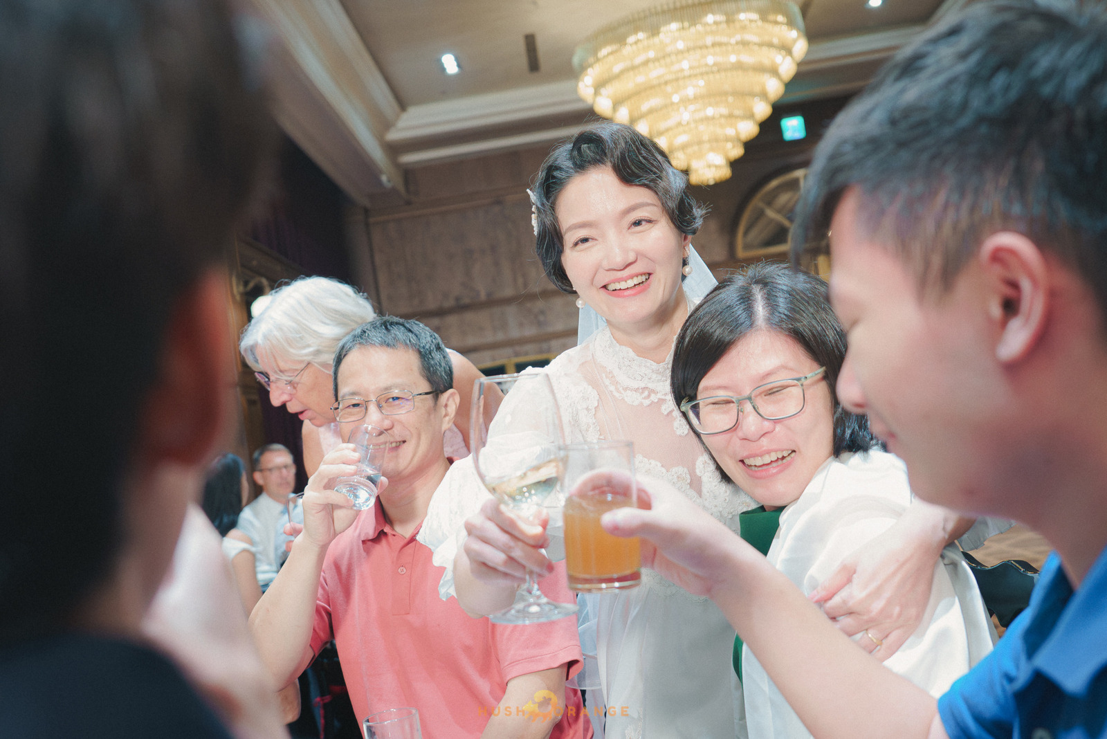 皓橘專業攝影團隊在高雄老新台菜十全店拍攝新人婚禮之活動紀錄畫面，捕捉跨國婚姻的美麗瞬間，歡迎洽詢相關活動攝影報價