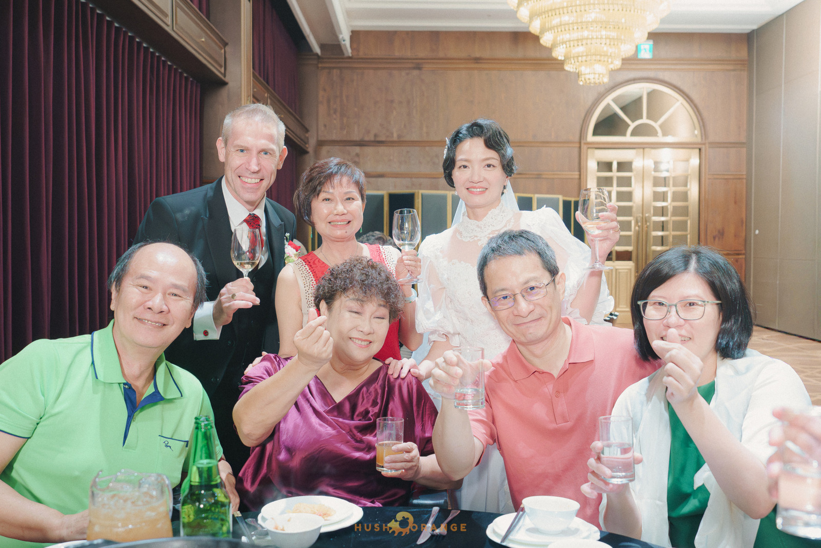 皓橘專業攝影團隊在高雄老新台菜十全店拍攝新人婚禮之活動紀錄畫面，捕捉跨國婚姻的美麗瞬間，歡迎洽詢相關活動攝影報價