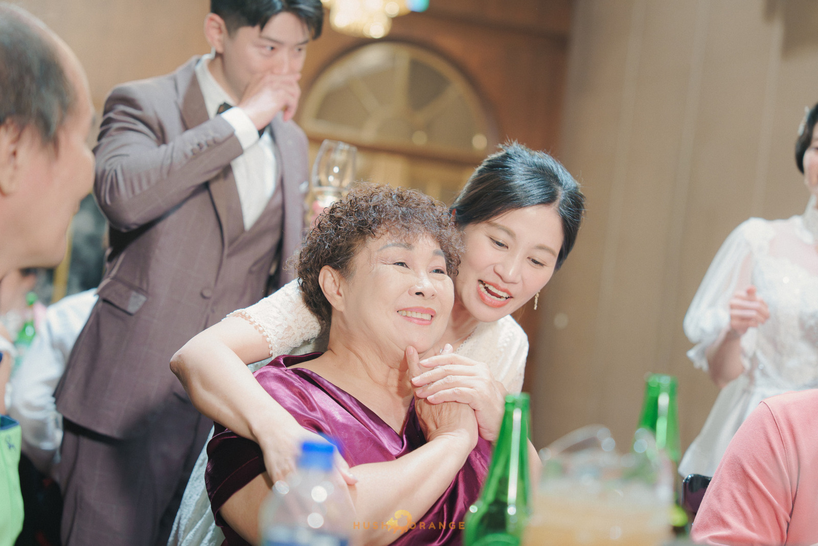 皓橘專業攝影團隊在高雄老新台菜十全店拍攝新人婚禮之活動紀錄畫面，捕捉跨國婚姻的美麗瞬間，歡迎洽詢相關活動攝影報價