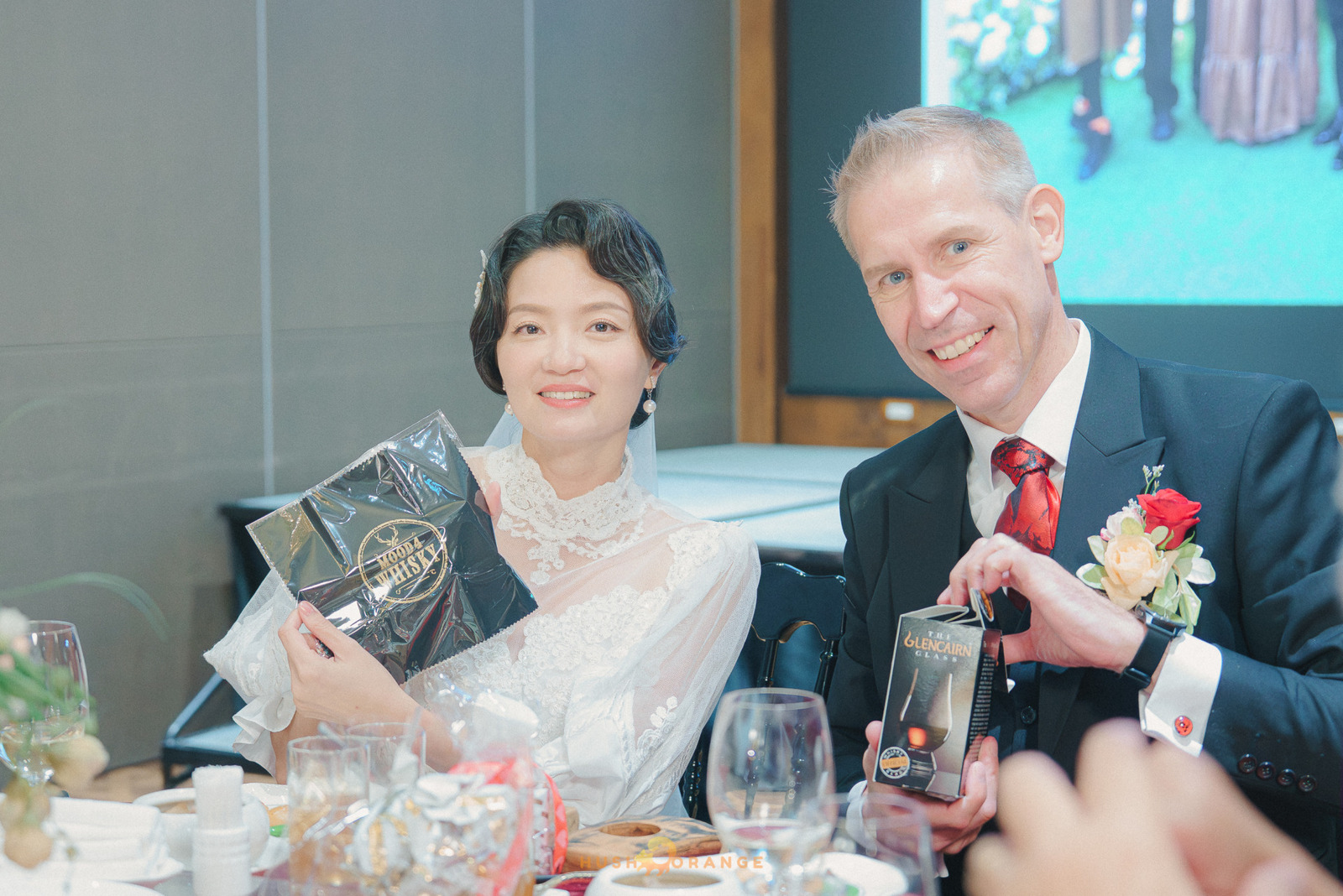 皓橘專業攝影團隊在高雄老新台菜十全店拍攝新人婚禮之活動紀錄畫面，捕捉跨國婚姻的美麗瞬間，歡迎洽詢相關活動攝影報價