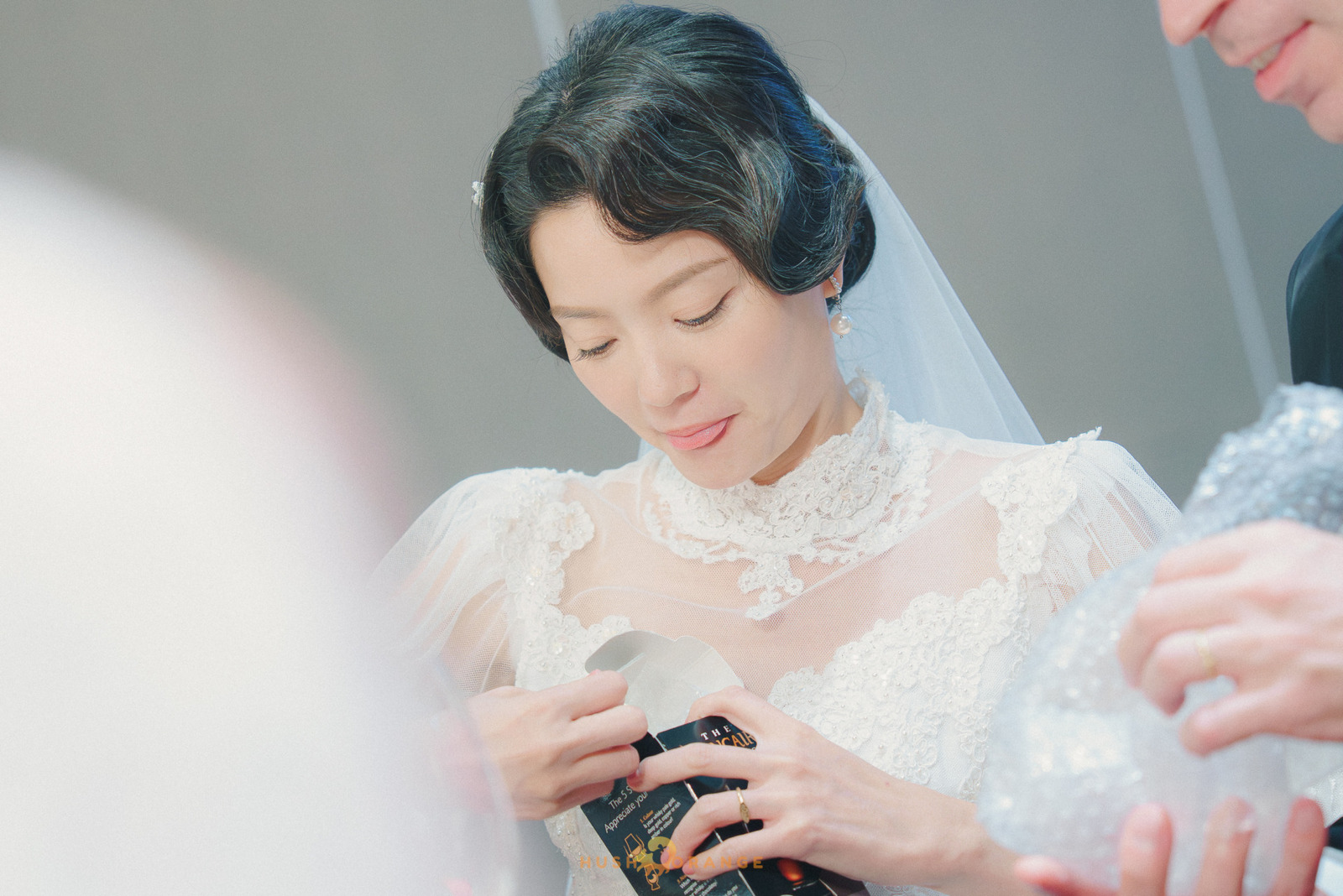皓橘專業攝影團隊在高雄老新台菜十全店拍攝新人婚禮之活動紀錄畫面，捕捉跨國婚姻的美麗瞬間，歡迎洽詢相關活動攝影報價