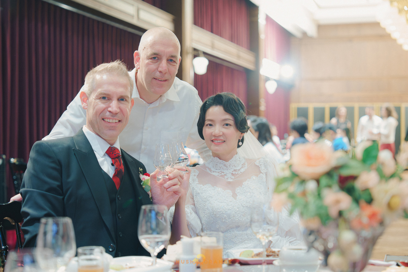 皓橘專業攝影團隊在高雄老新台菜十全店拍攝新人婚禮之活動紀錄畫面，捕捉跨國婚姻的美麗瞬間，歡迎洽詢相關活動攝影報價