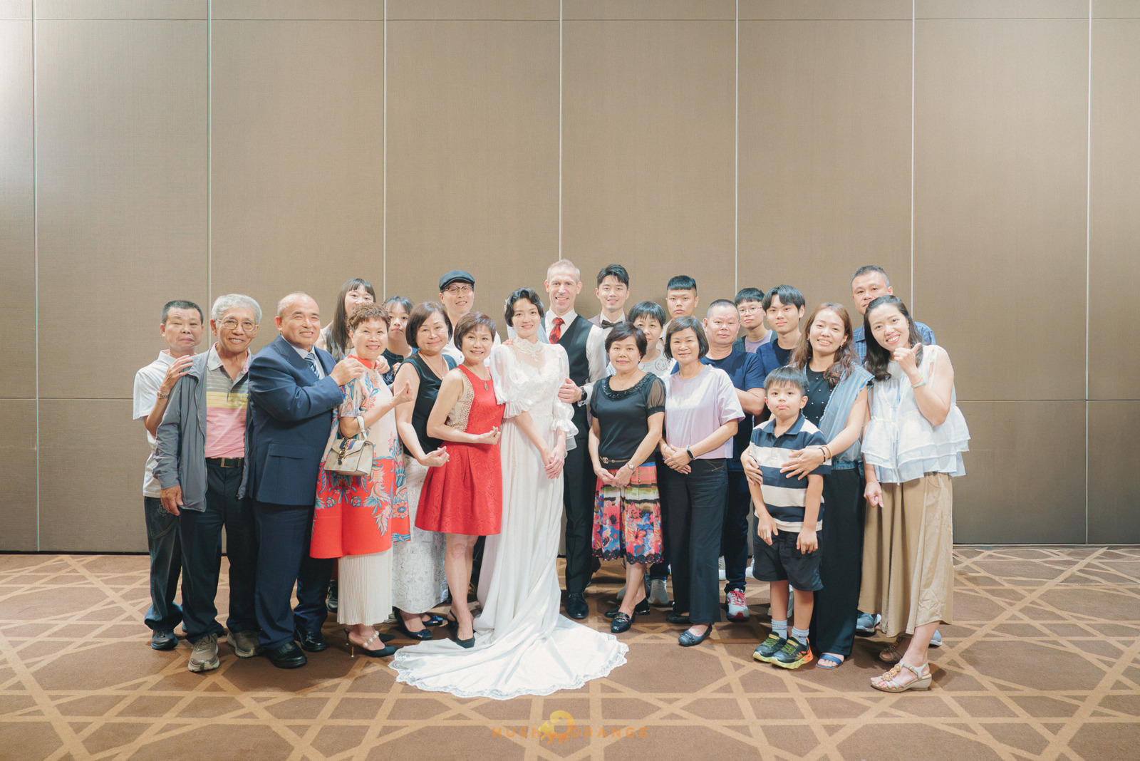 皓橘專業攝影團隊在高雄老新台菜十全店拍攝新人婚禮之活動紀錄畫面，捕捉跨國婚姻的美麗瞬間，歡迎洽詢相關活動攝影報價